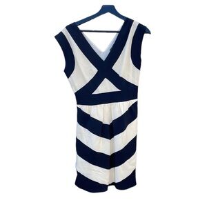 BCBG Maxazria women's v-neck black and cream size 2 dress, pit to pit 18"